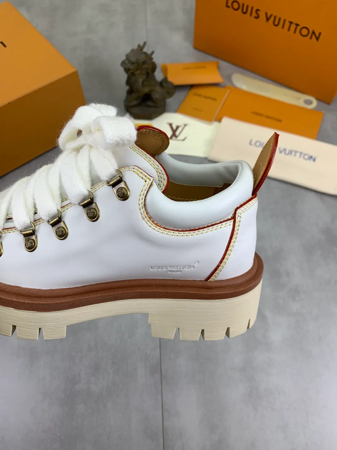 Men's shoes 💰P680 new LV | Louis Vuitton 🧡💚2025 autumn and winter new models, top version ⚠️ The counter features the latest LV REMIX lace-up mountaineering derby shoes, new hard goods 🆕 ❥BS purchasing level! Full of high-end feel! A popular model among bloggers at home and abroad, it’s retro and fashionable, and looks stunning on your feet! Mainly recommended models on the official website★ ━━━━━ ЅᏇєєt ━━━━━ ▪️Upper: top-grade first-layer cowhide ▪️Lining: imported sheepskin ▪️Outsole: original open-molded TPU non-slip outsole ▪️Sole height: 3.5cm ▪️Shoe size: Women 35-41 (41 customization is not returnable) Male 39-45 (46 customized, non-refundable)